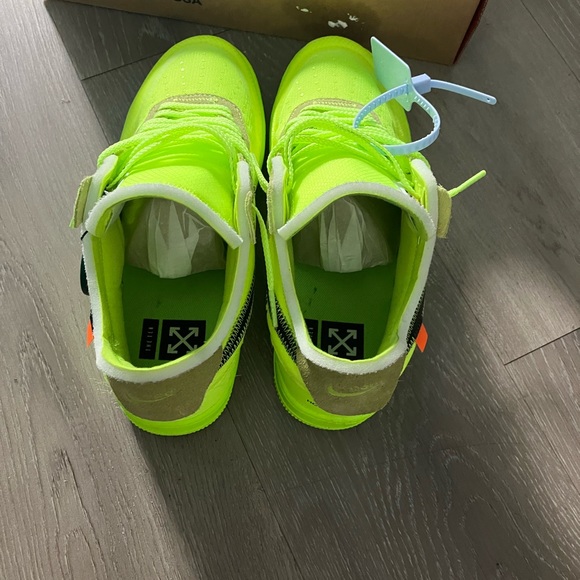 Athletic_Shoes